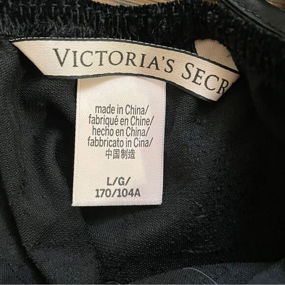 Victoria’s Secret Velvet Women's Romper Black With Criss Cross Straps In Back L - Picture 12 of 15